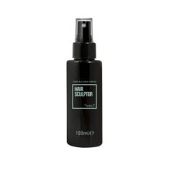 De Hair Sculptor fixeerspray is wetenschappelijk ontwikkeld om de haaropbouwvezels optimaal te laten hechten aan dun haar. Spray op een afstand van 3 cm van de behandelde zone. De fijne nevel fixeert de vezels en zorgt voor een natuurlijke look. Dankzij de spray hechten de vezels zich zo stevig aan het haar dat ze bestand zijn tegen wind, regen en zelfs zweet. Dus u hoeft uw actieve levensstijl niet te veranderen als u Hair Sculptor gebruikt! De fixeerspray blijft de hele dag zitten. De haaropbouwvezels en de fixeerspray kunnen worden verwijderd door het haar te wassen met shampoo.